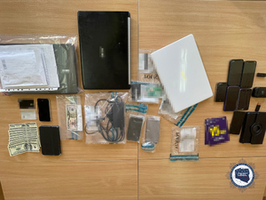 urządzenia elektroniczne, dokumenty zabezpieczone przez policjantów