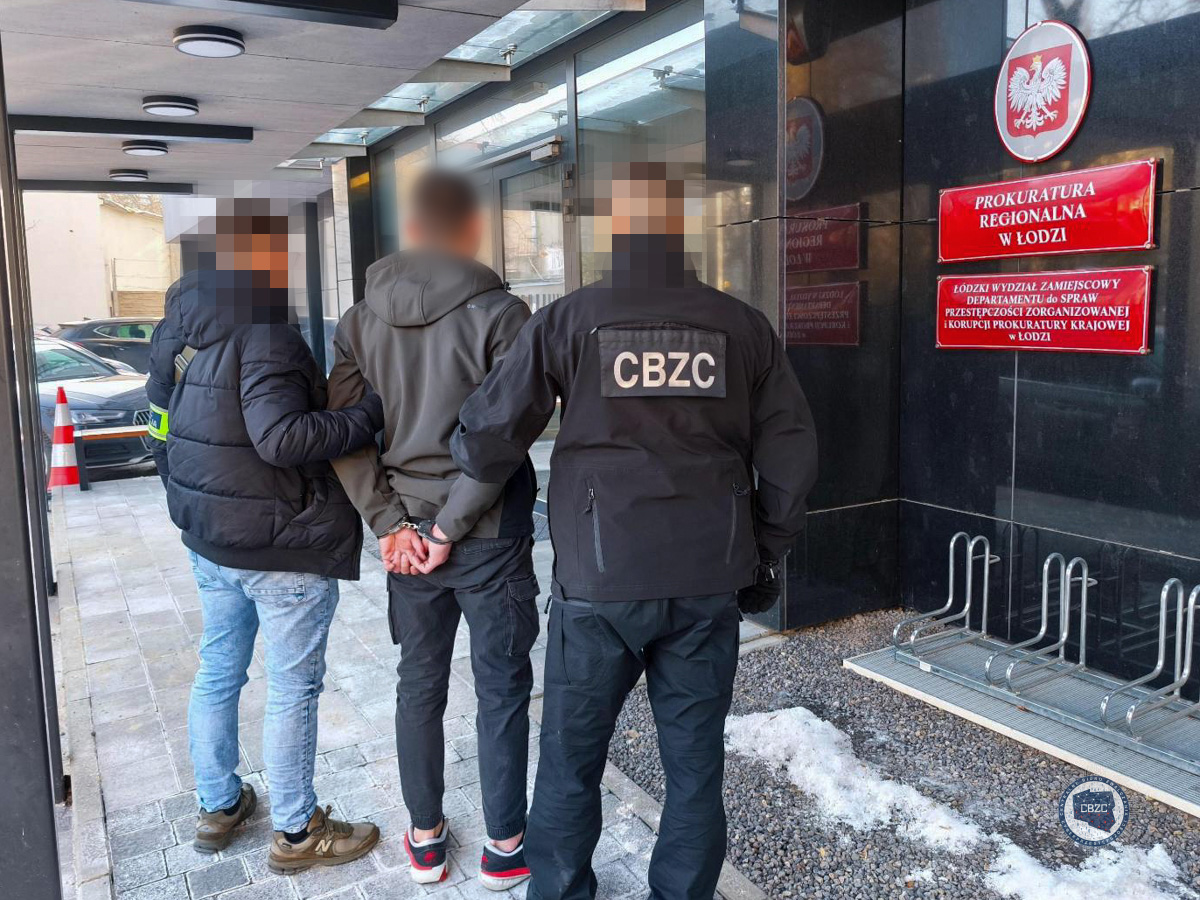 Kolejne zatrzymania w śledztwie dotyczącym oszustw metodą „na pracownika banku”