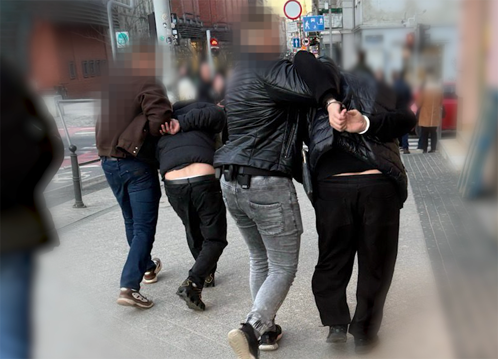 Fikcyjne oferty sprzedaży aut i oszustwa na pracownika banku - grupa przestępcza rozbita przez CBZC