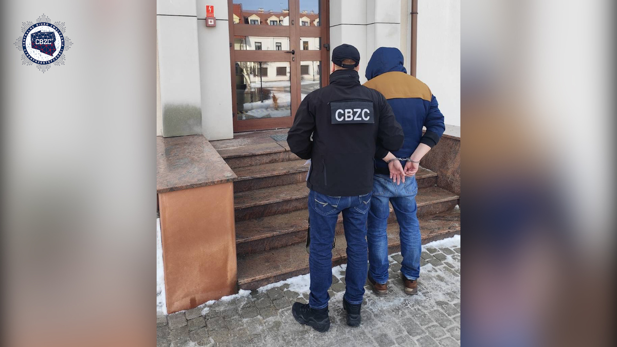 Najpierw flirt, potem szantaż i straty sięgające milionów